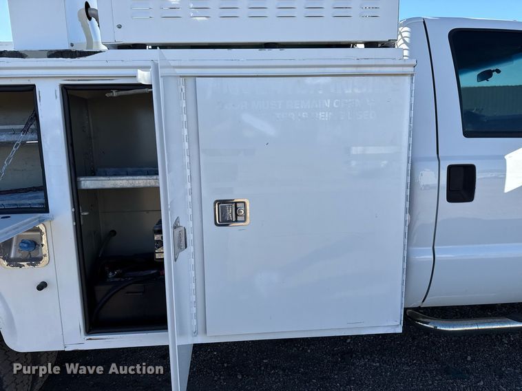 image for item EG2588 2013 Ford F550 Super Duty utility / service truck