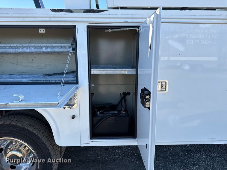 image for item EG2588 2013 Ford F550 Super Duty utility / service truck