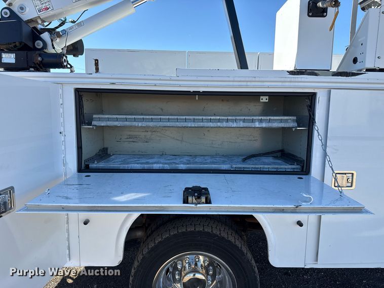 image for item EG2588 2013 Ford F550 Super Duty utility / service truck