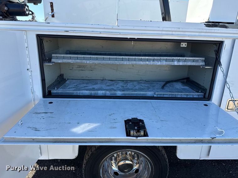 image for item EG2588 2013 Ford F550 Super Duty utility / service truck