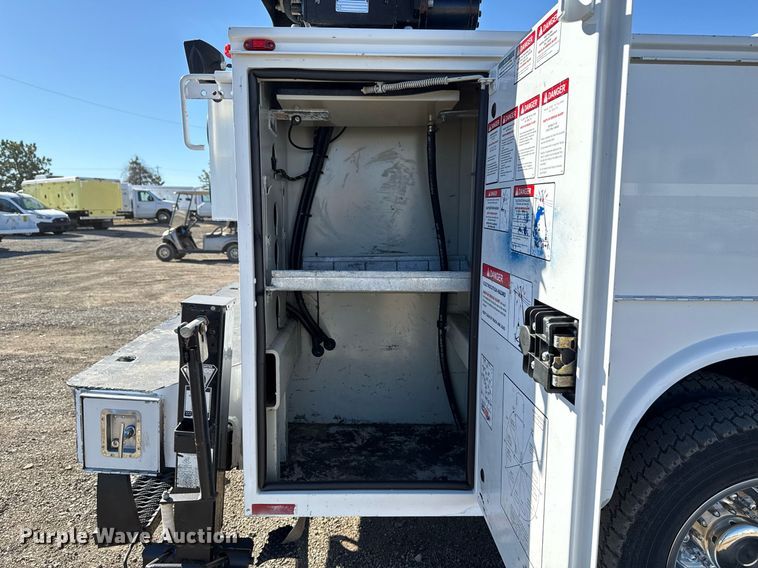 image for item EG2588 2013 Ford F550 Super Duty utility / service truck