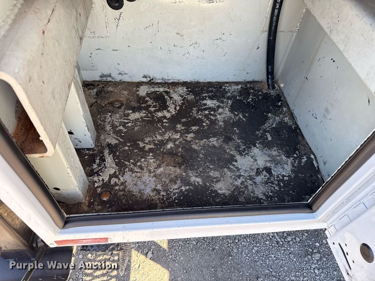 image for item EG2588 2013 Ford F550 Super Duty utility / service truck