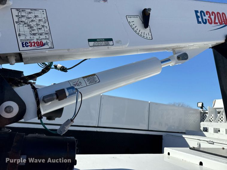 image for item EG2588 2013 Ford F550 Super Duty utility / service truck