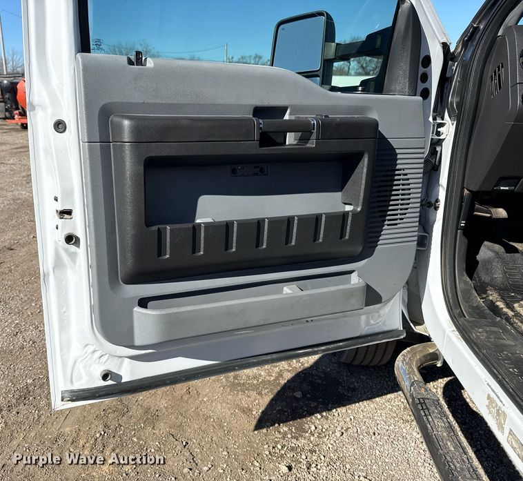image for item EG2588 2013 Ford F550 Super Duty utility / service truck