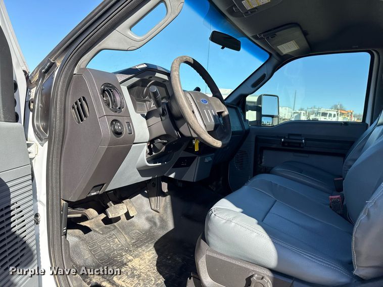 image for item EG2588 2013 Ford F550 Super Duty utility / service truck