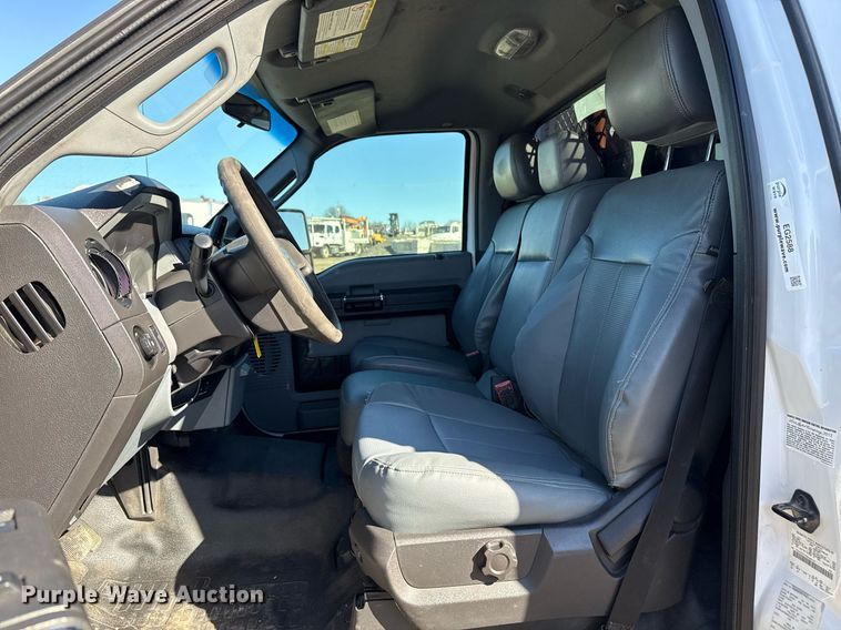 image for item EG2588 2013 Ford F550 Super Duty utility / service truck