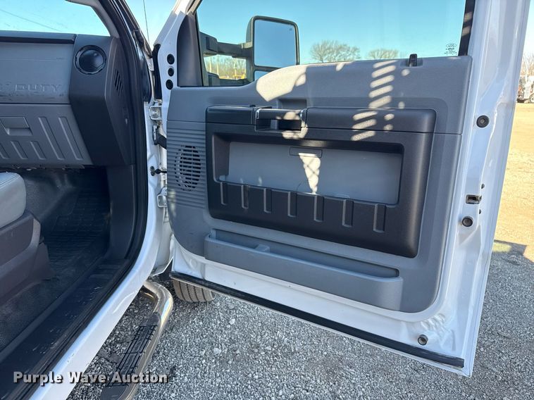 image for item EG2588 2013 Ford F550 Super Duty utility / service truck