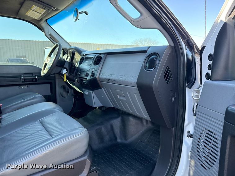 image for item EG2588 2013 Ford F550 Super Duty utility / service truck