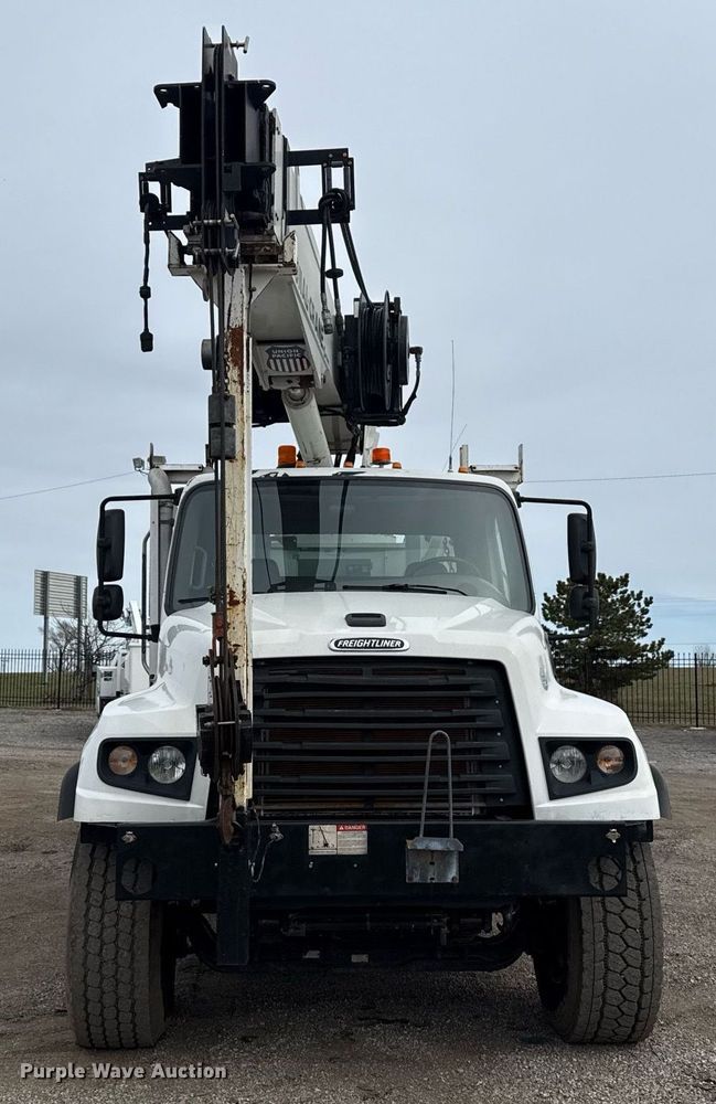 image for item EG2613 2012 Freightliner 114SD crane truck