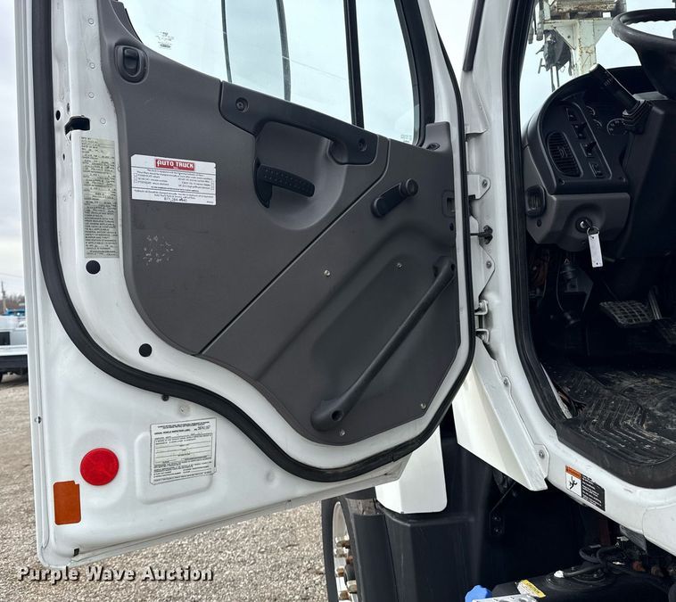 image for item EG2613 2012 Freightliner 114SD crane truck