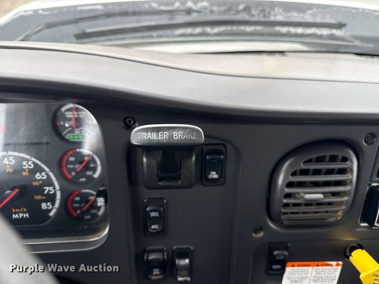 image for item EG2613 2012 Freightliner 114SD crane truck