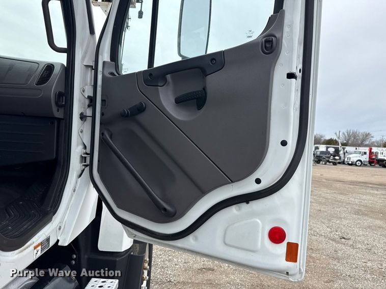 image for item EG2613 2012 Freightliner 114SD crane truck