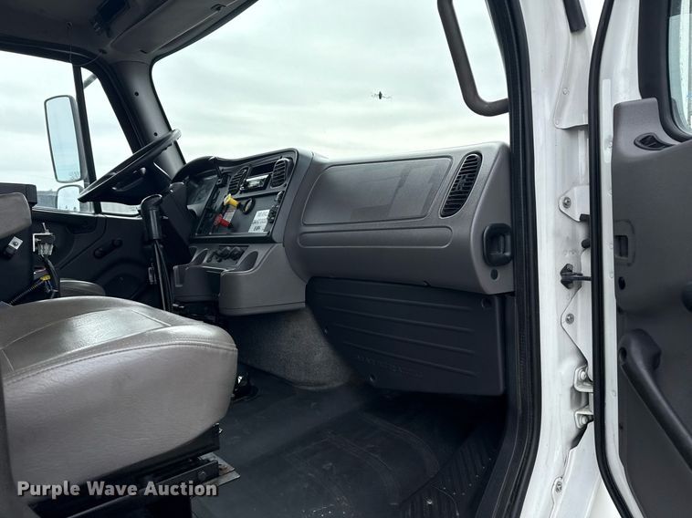 image for item EG2613 2012 Freightliner 114SD crane truck