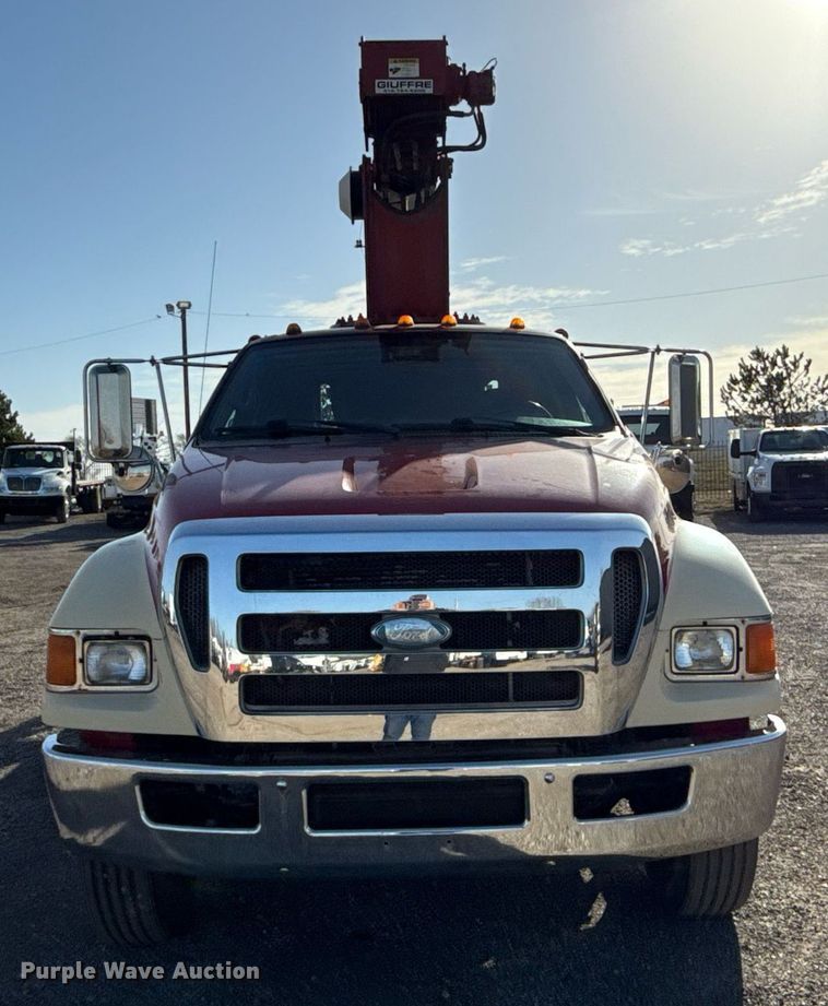 image for item EG2617 2007 Ford F750 Super Duty crane truck