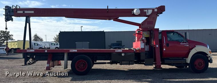 image for item EG2617 2007 Ford F750 Super Duty crane truck