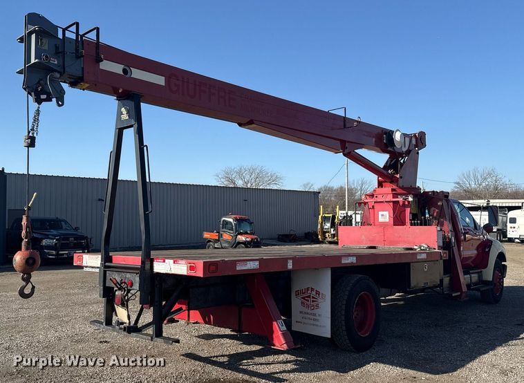 image for item EG2617 2007 Ford F750 Super Duty crane truck