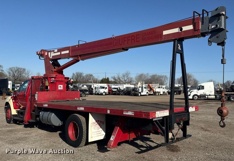 image for item EG2617 2007 Ford F750 Super Duty crane truck