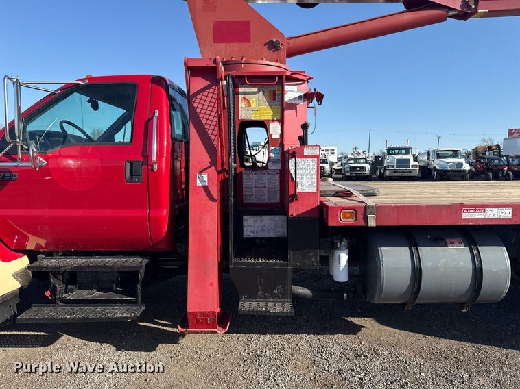 image for item EG2617 2007 Ford F750 Super Duty crane truck