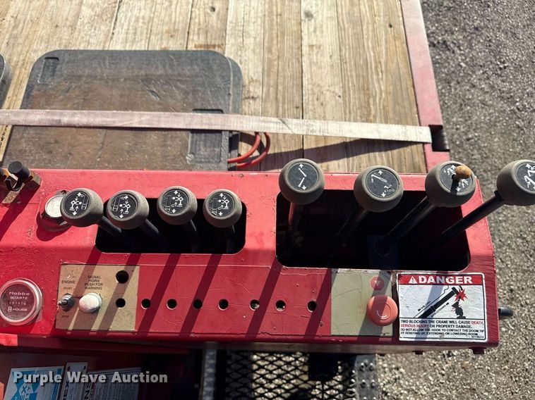 image for item EG2617 2007 Ford F750 Super Duty crane truck