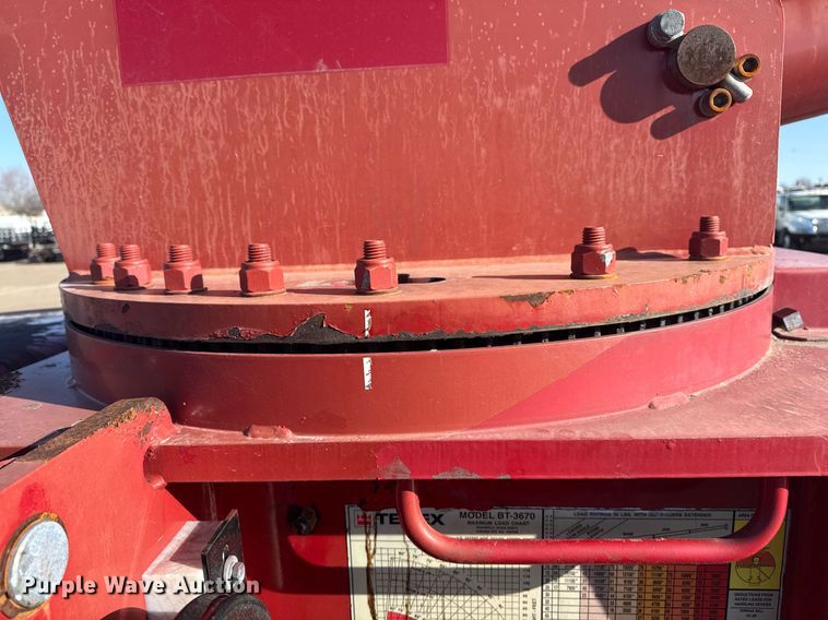 image for item EG2617 2007 Ford F750 Super Duty crane truck