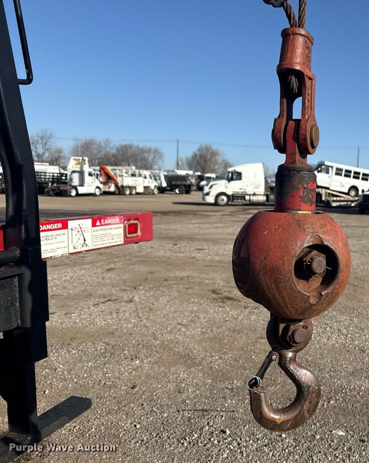 image for item EG2617 2007 Ford F750 Super Duty crane truck