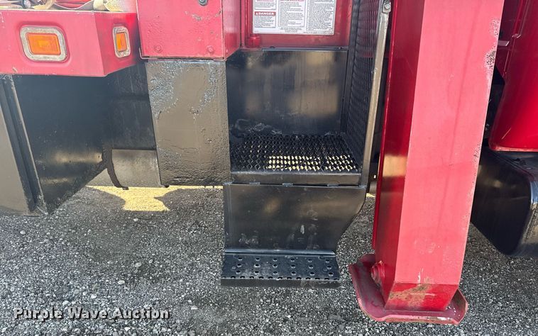 image for item EG2617 2007 Ford F750 Super Duty crane truck