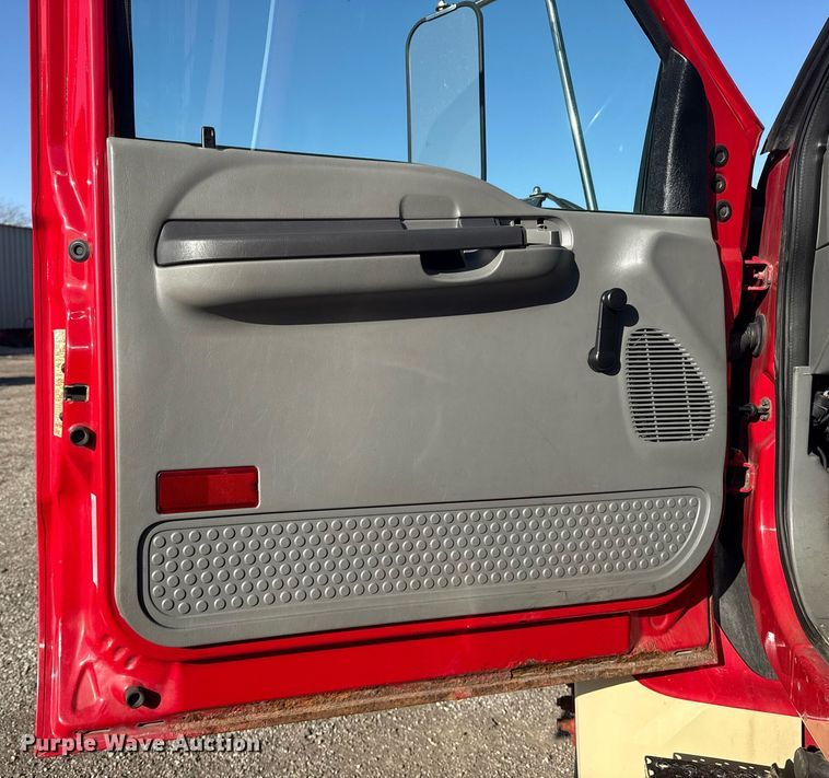 image for item EG2617 2007 Ford F750 Super Duty crane truck