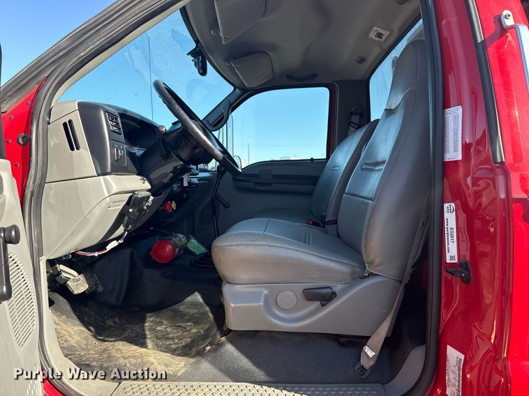 image for item EG2617 2007 Ford F750 Super Duty crane truck