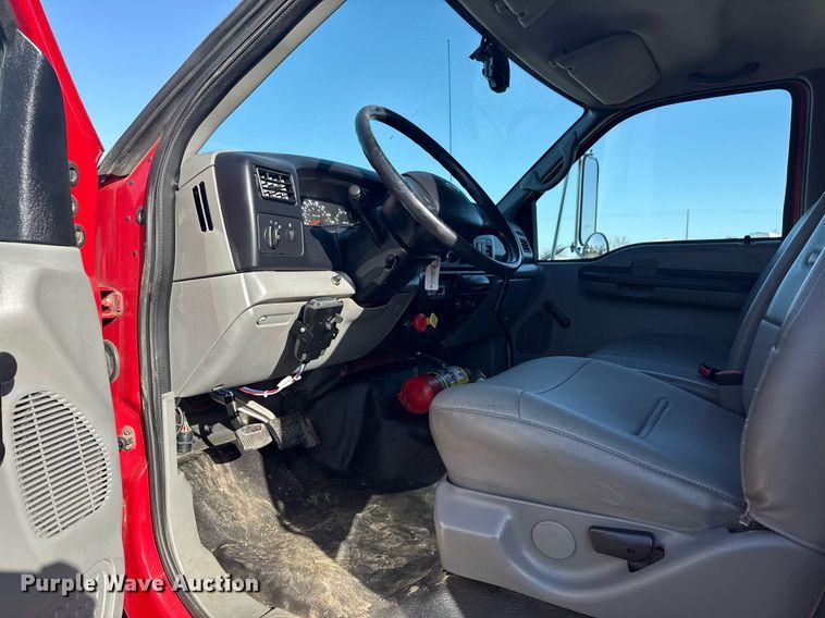 image for item EG2617 2007 Ford F750 Super Duty crane truck