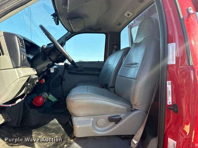 image for item EG2617 2007 Ford F750 Super Duty crane truck