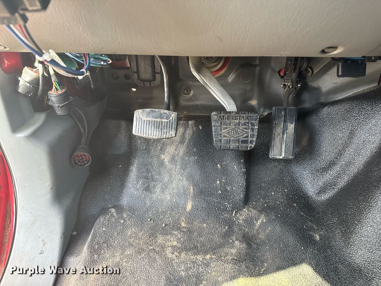 image for item EG2617 2007 Ford F750 Super Duty crane truck