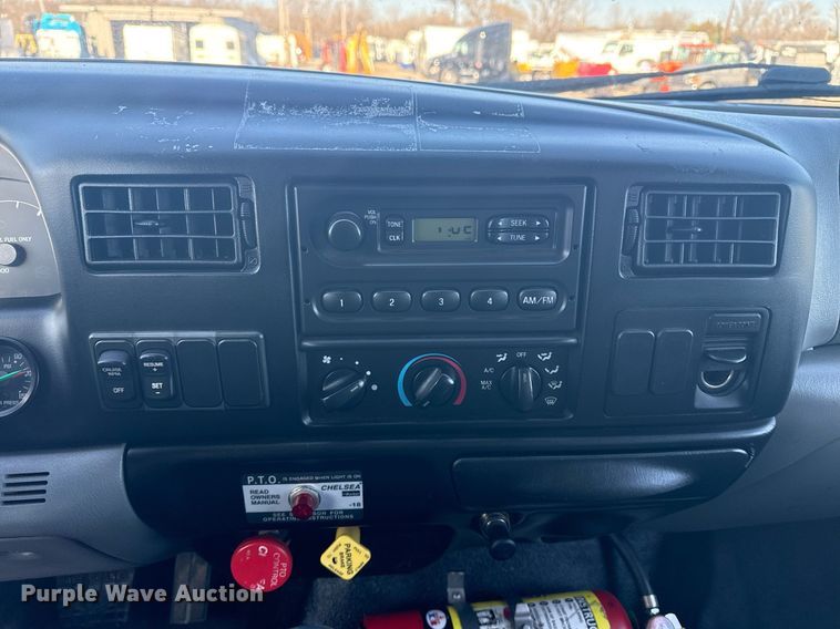 image for item EG2617 2007 Ford F750 Super Duty crane truck