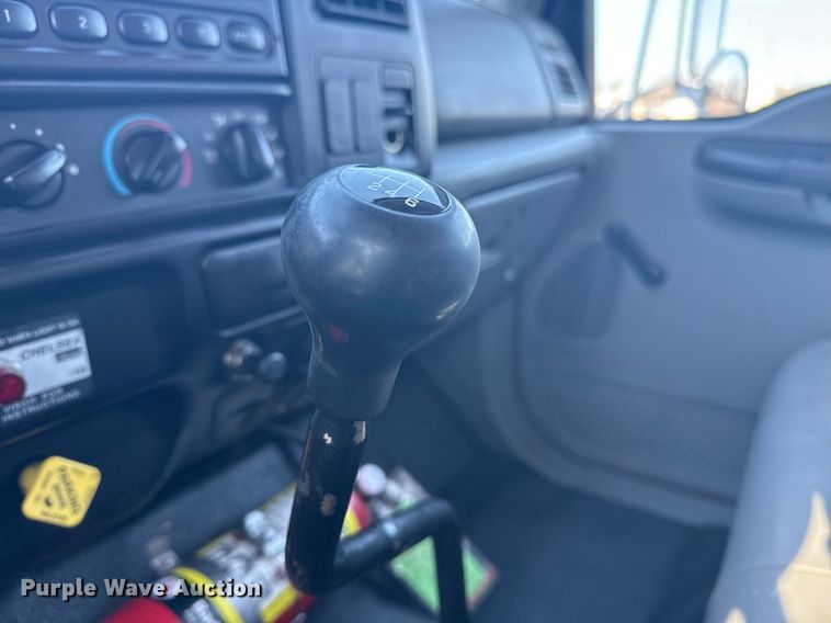 image for item EG2617 2007 Ford F750 Super Duty crane truck