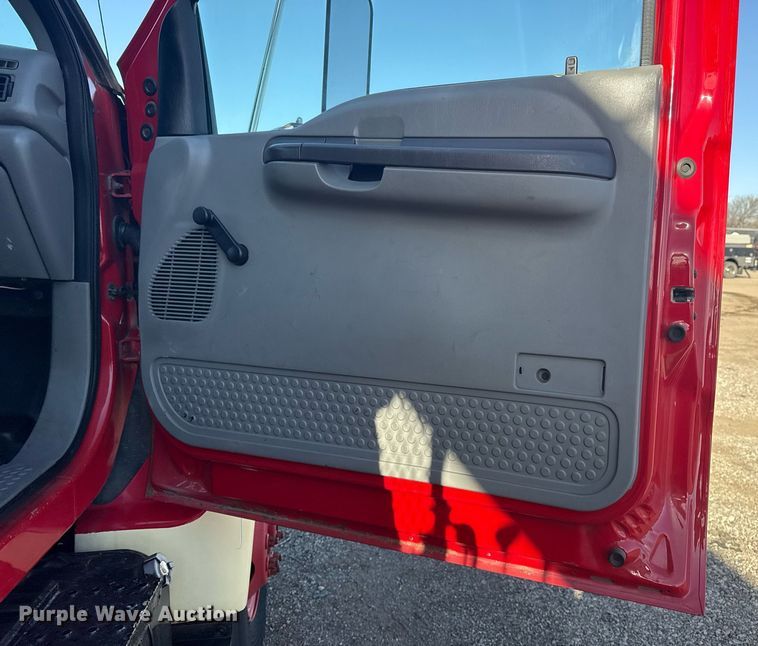 image for item EG2617 2007 Ford F750 Super Duty crane truck