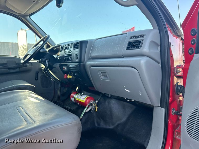 image for item EG2617 2007 Ford F750 Super Duty crane truck