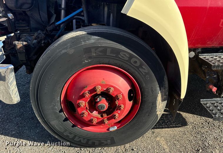 image for item EG2617 2007 Ford F750 Super Duty crane truck