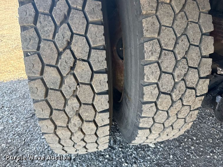 image for item EG2617 2007 Ford F750 Super Duty crane truck