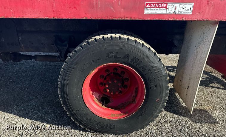 image for item EG2617 2007 Ford F750 Super Duty crane truck