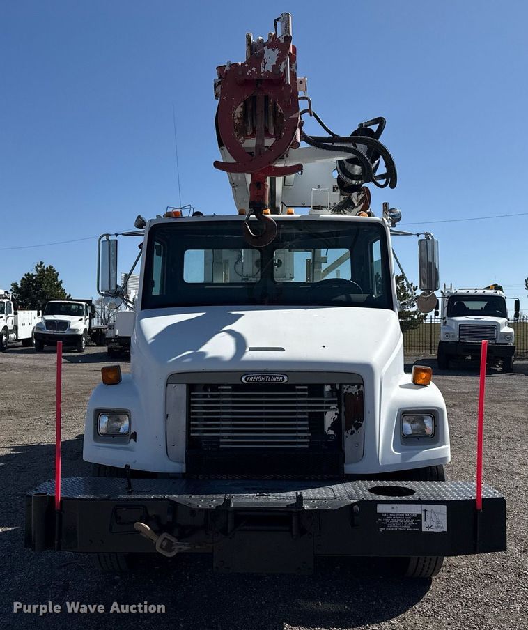 image for item EG2621 2001 Freightliner FL80 digger derrick truck