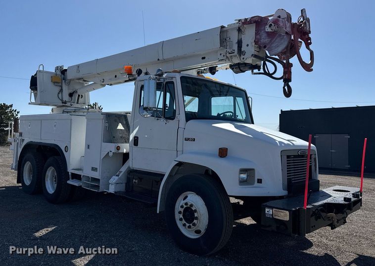 image for item EG2621 2001 Freightliner FL80 digger derrick truck