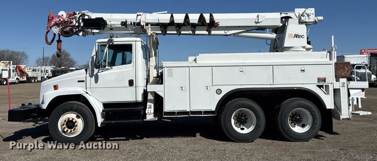 image for item EG2621 2001 Freightliner FL80 digger derrick truck