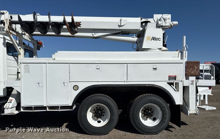 image for item EG2621 2001 Freightliner FL80 digger derrick truck