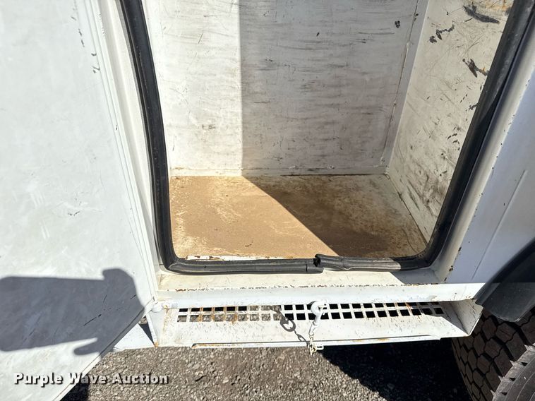 image for item EG2621 2001 Freightliner FL80 digger derrick truck