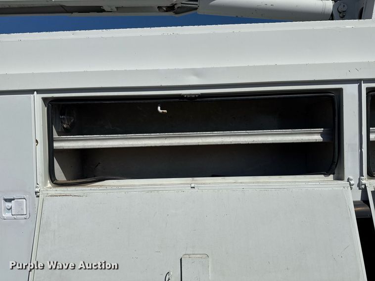 image for item EG2621 2001 Freightliner FL80 digger derrick truck