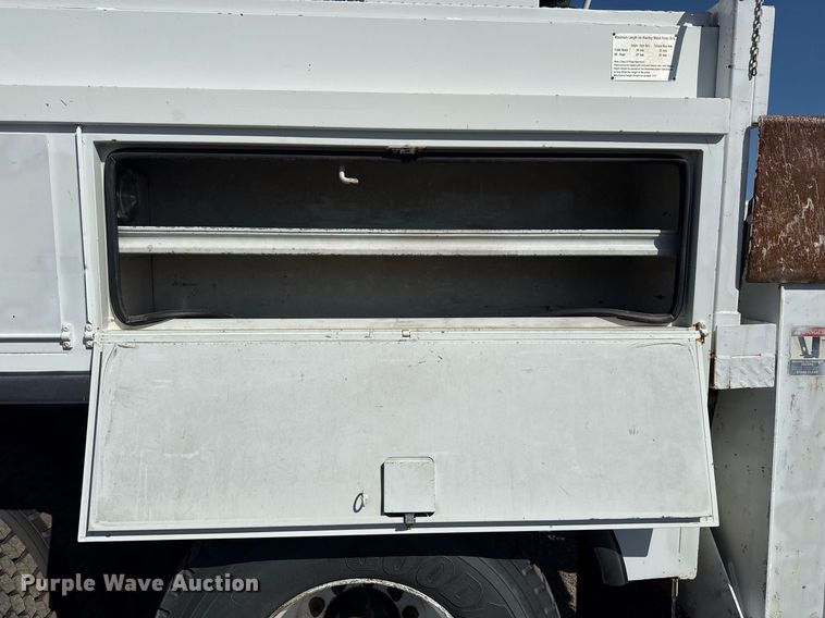 image for item EG2621 2001 Freightliner FL80 digger derrick truck