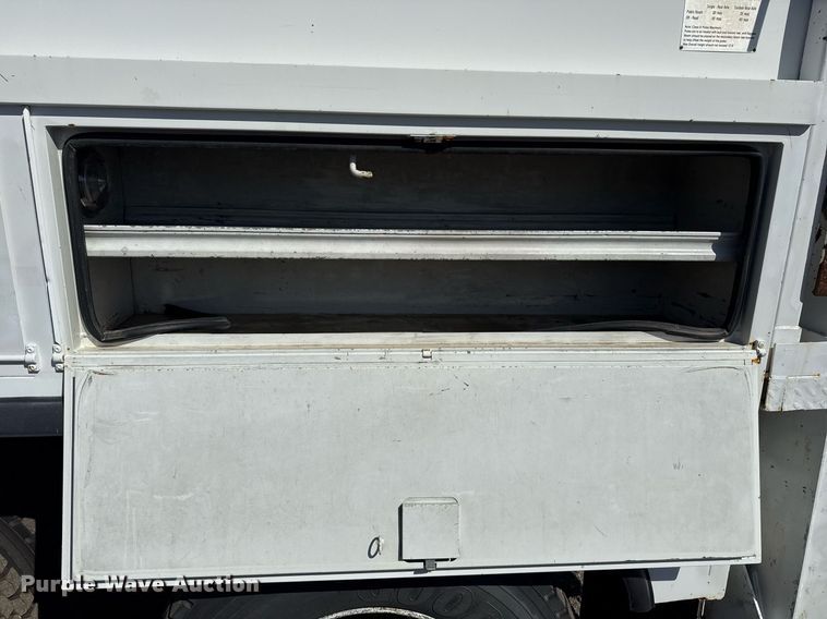 image for item EG2621 2001 Freightliner FL80 digger derrick truck