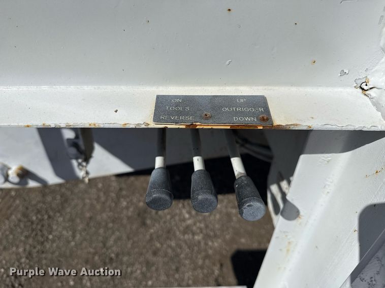 image for item EG2621 2001 Freightliner FL80 digger derrick truck