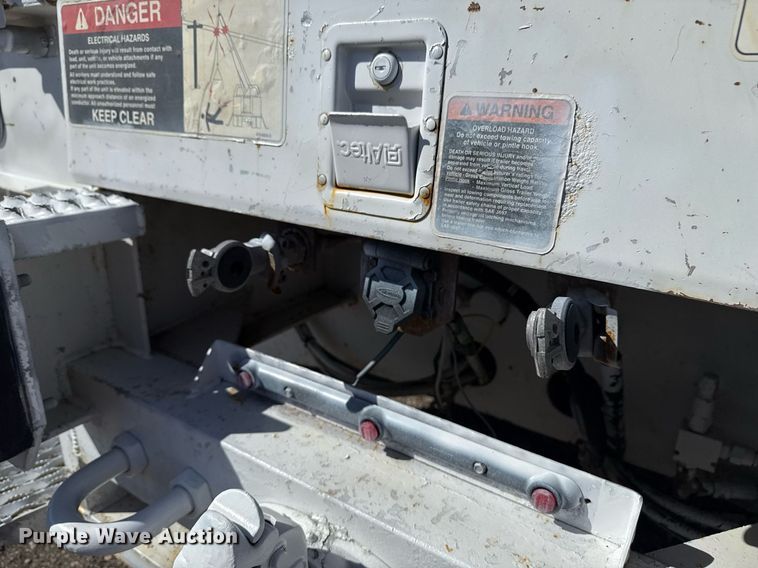 image for item EG2621 2001 Freightliner FL80 digger derrick truck