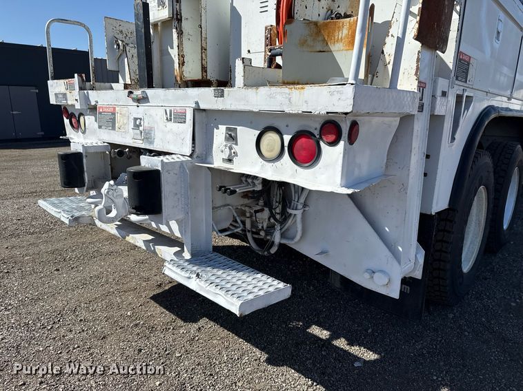 image for item EG2621 2001 Freightliner FL80 digger derrick truck