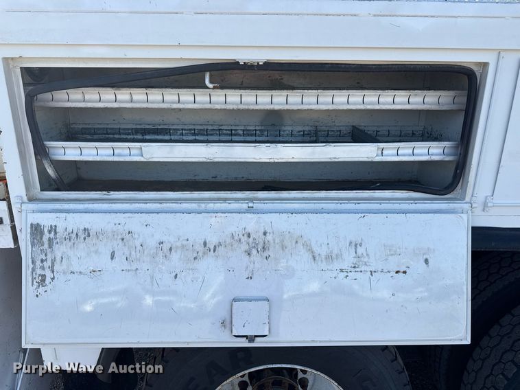 image for item EG2621 2001 Freightliner FL80 digger derrick truck